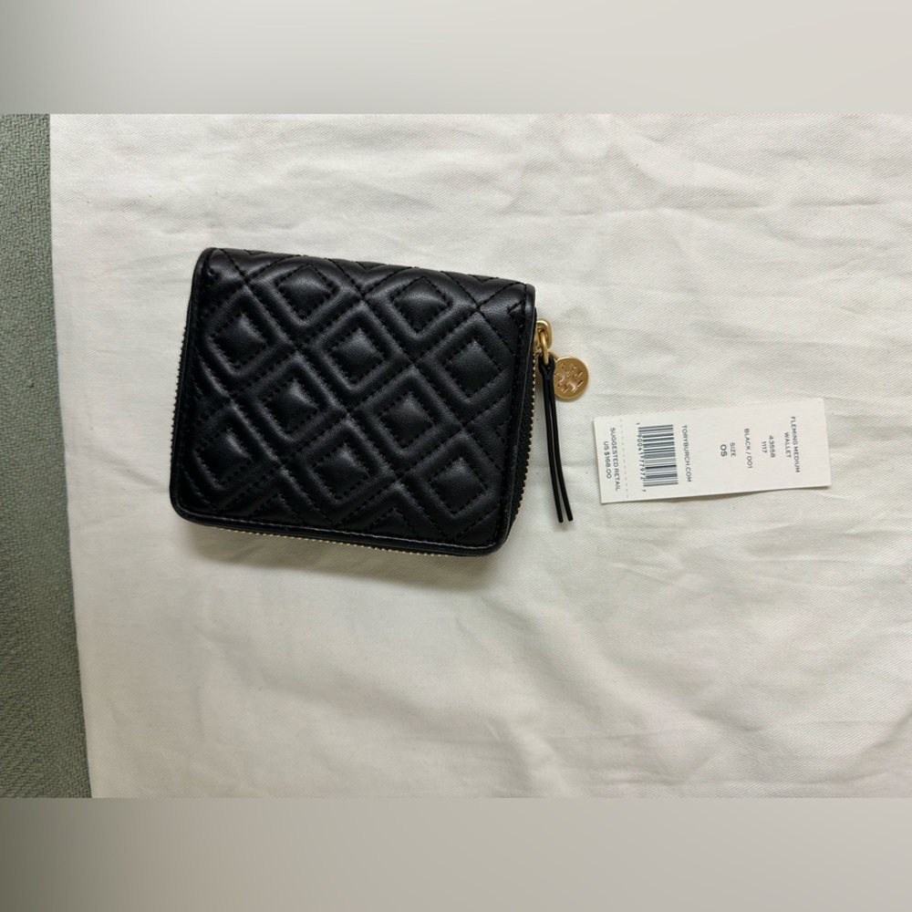 TORY BURCH FLEMING MEDIUM ZIP AROUND WALLET IN QUILTED NAPPA LEATHER
